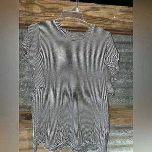 Terra & Sky plus size lettuce hem blouse 22/24​